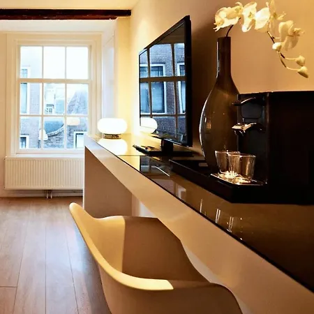Ams Hotel 3*